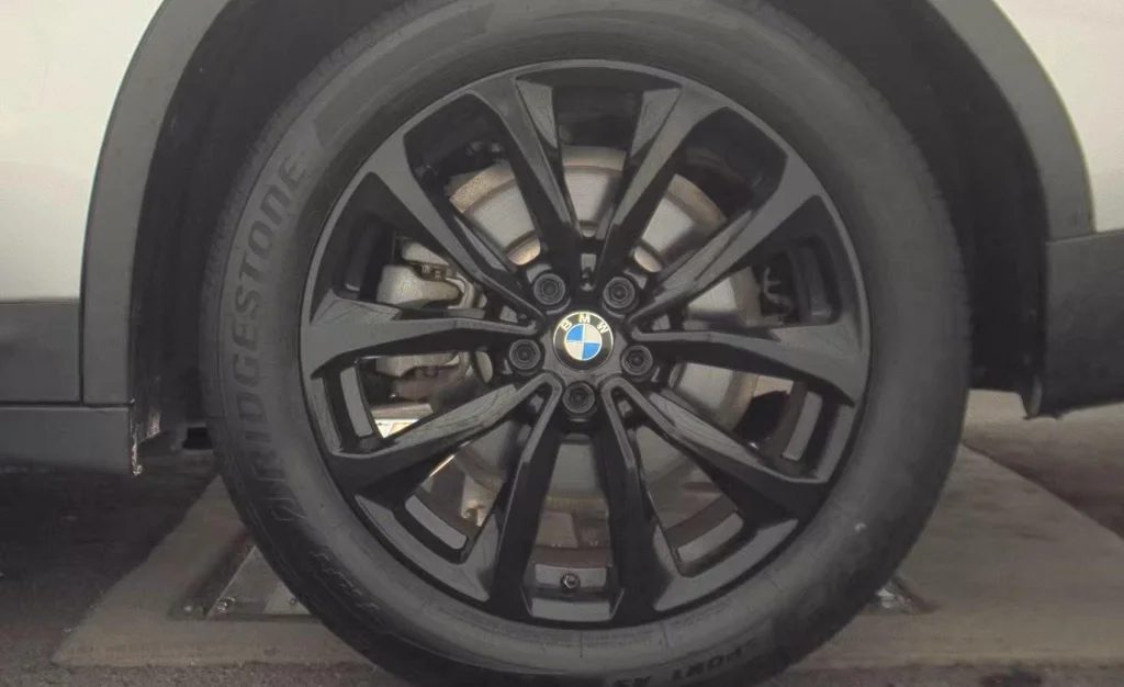 Used 2019 Silver BMW xDrive30i image 10