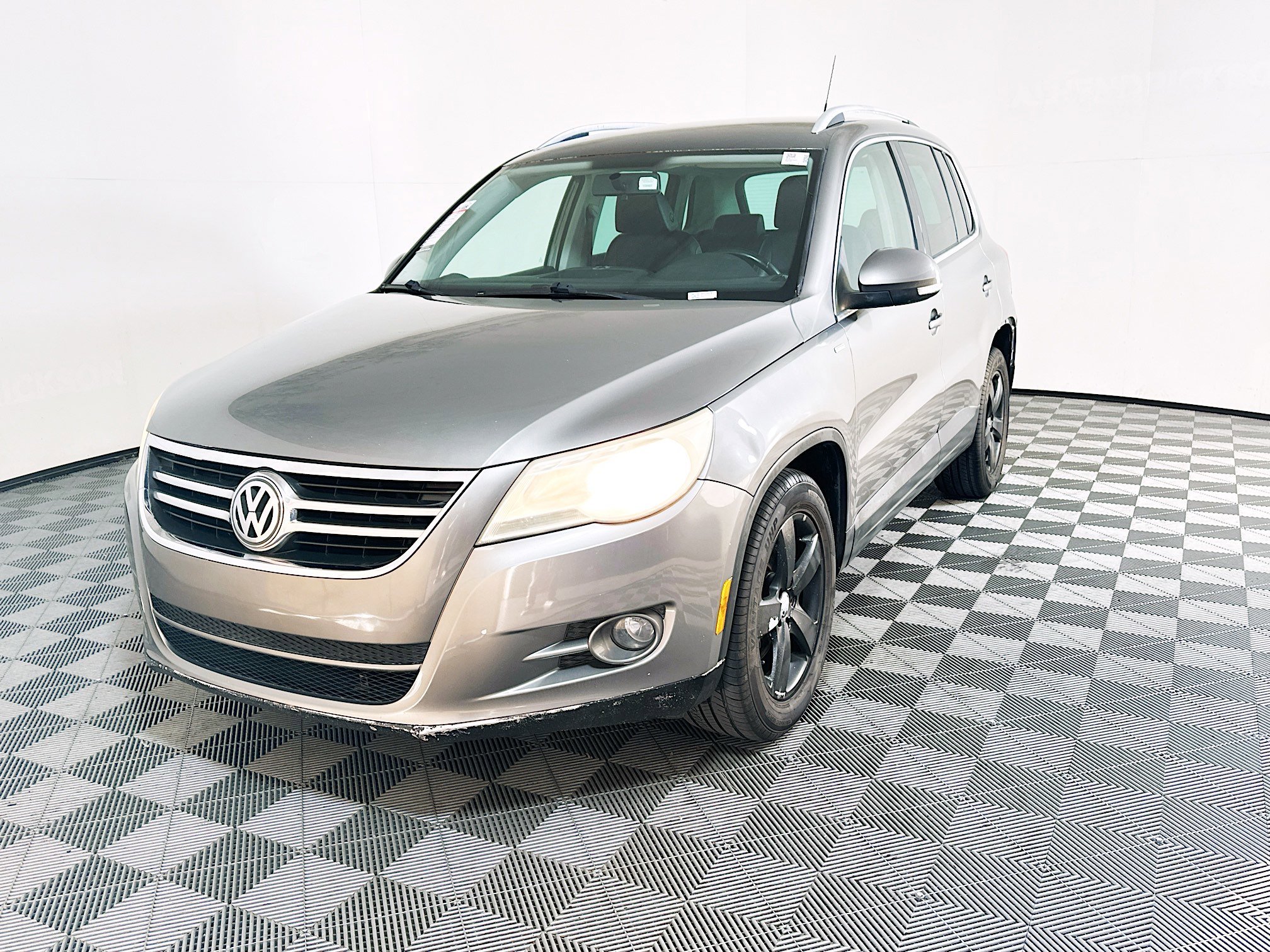 Used 2010 Brown Volkswagen S image 7