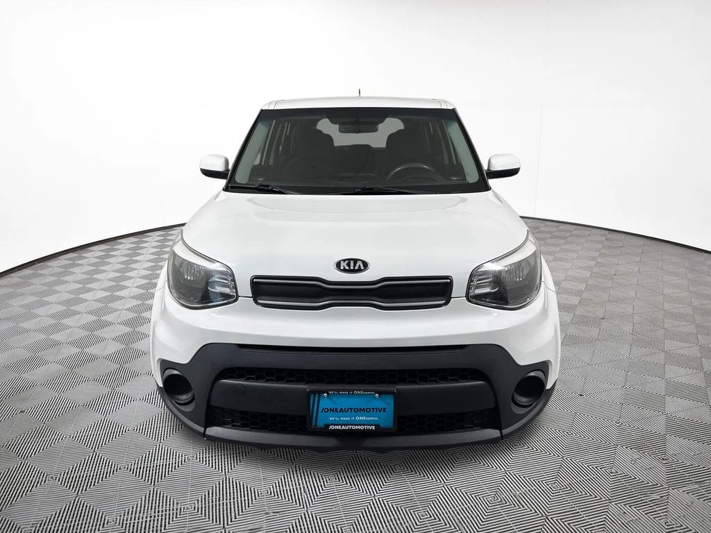 Used 2018 White Kia Base image 3