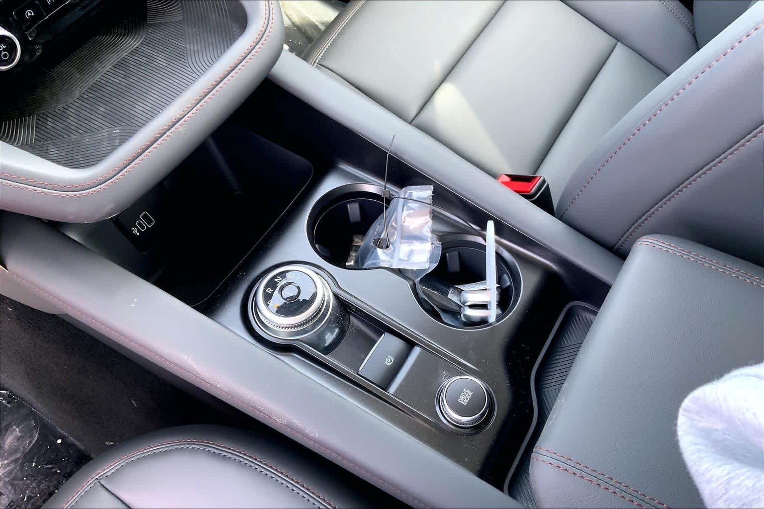 New 2026 Star White Metallic Tri-Coat Ford Active image 5