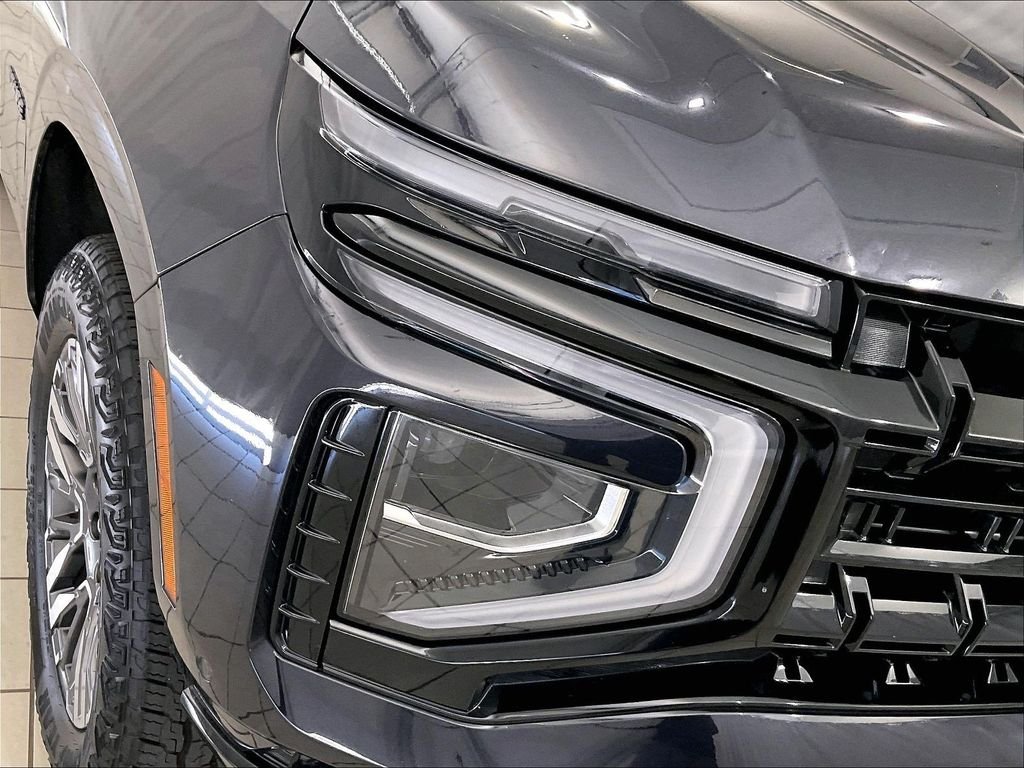 Used 2025 Gray Chevrolet Z71 image 32