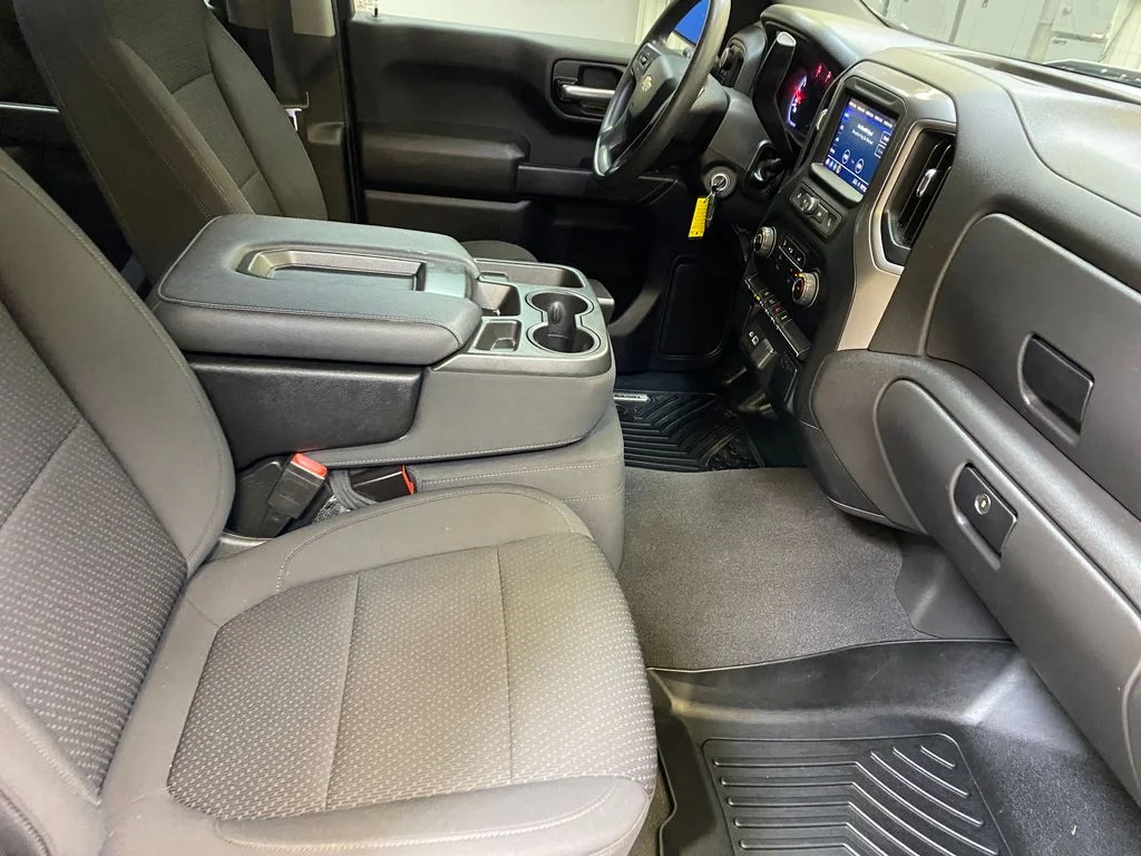 Used 2022 Silver Chevrolet Custom image 26