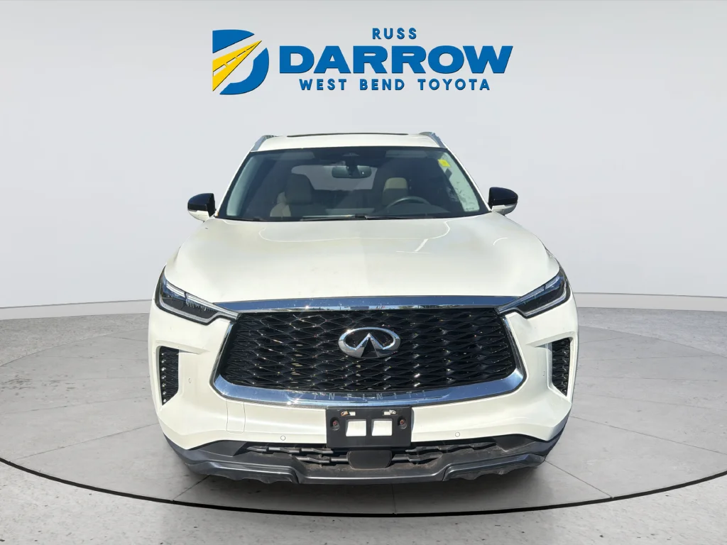 Used 2022 White INFINITI LUXE image 8