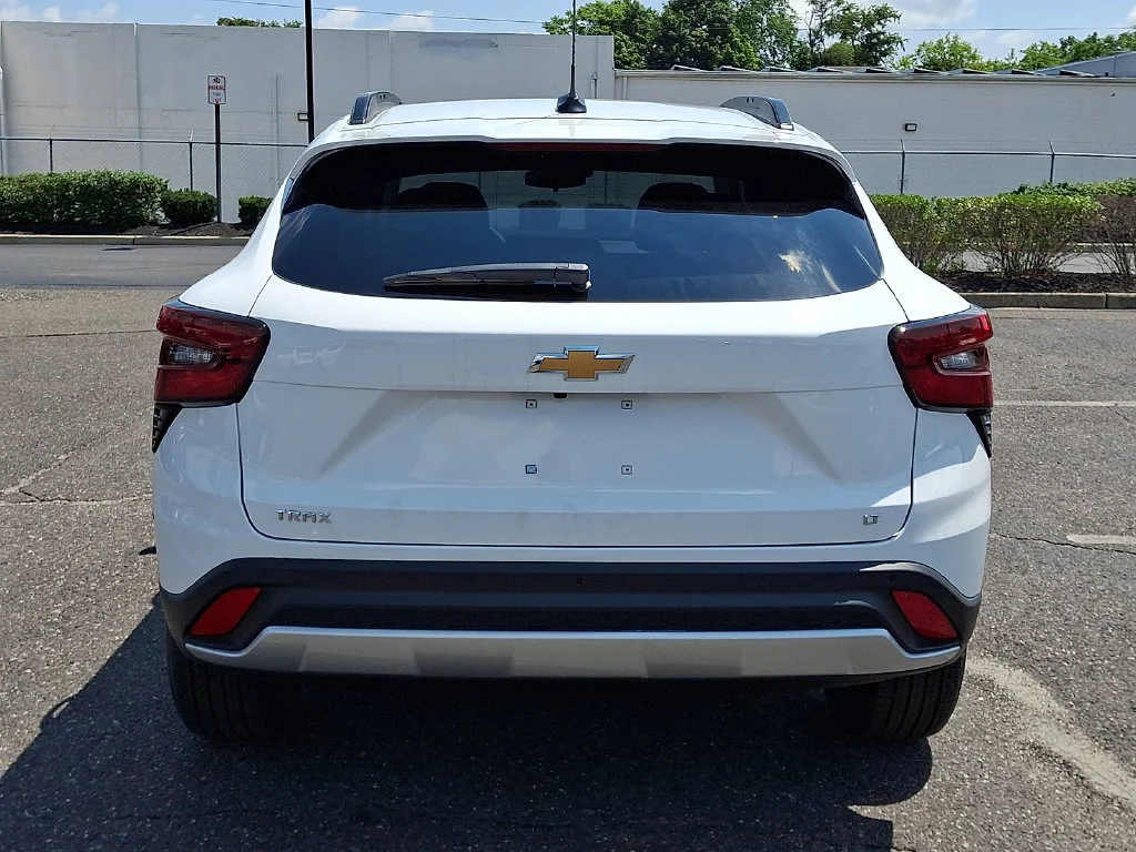 New 2026 Summit White Chevrolet LT image 7