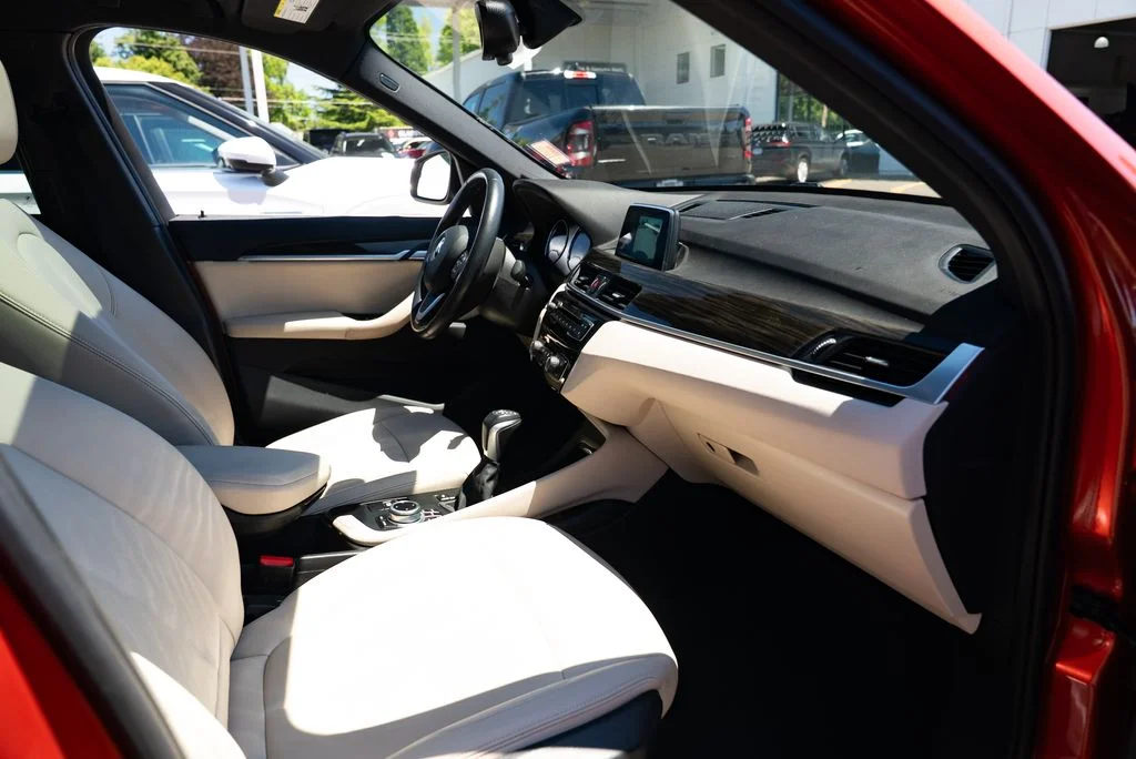 Used 2018 Orange BMW xDrive28i image 26