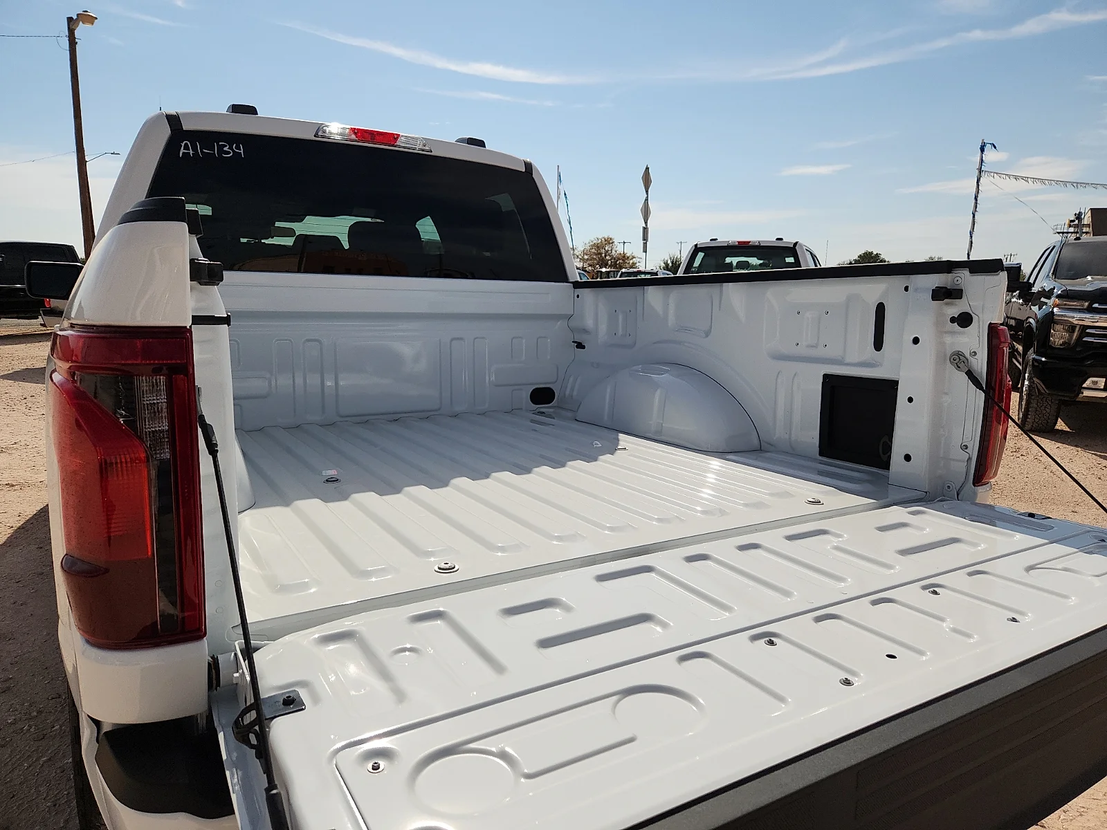 New 2026 Oxford White Ford XLT image 12