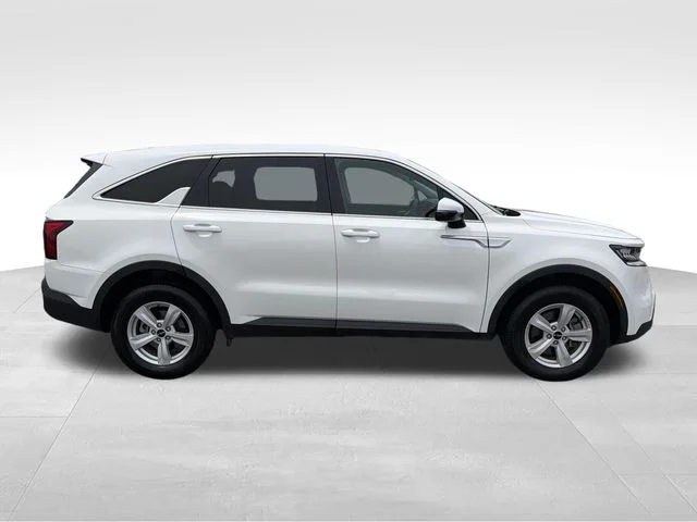 Used 2022 White Kia LX image 8