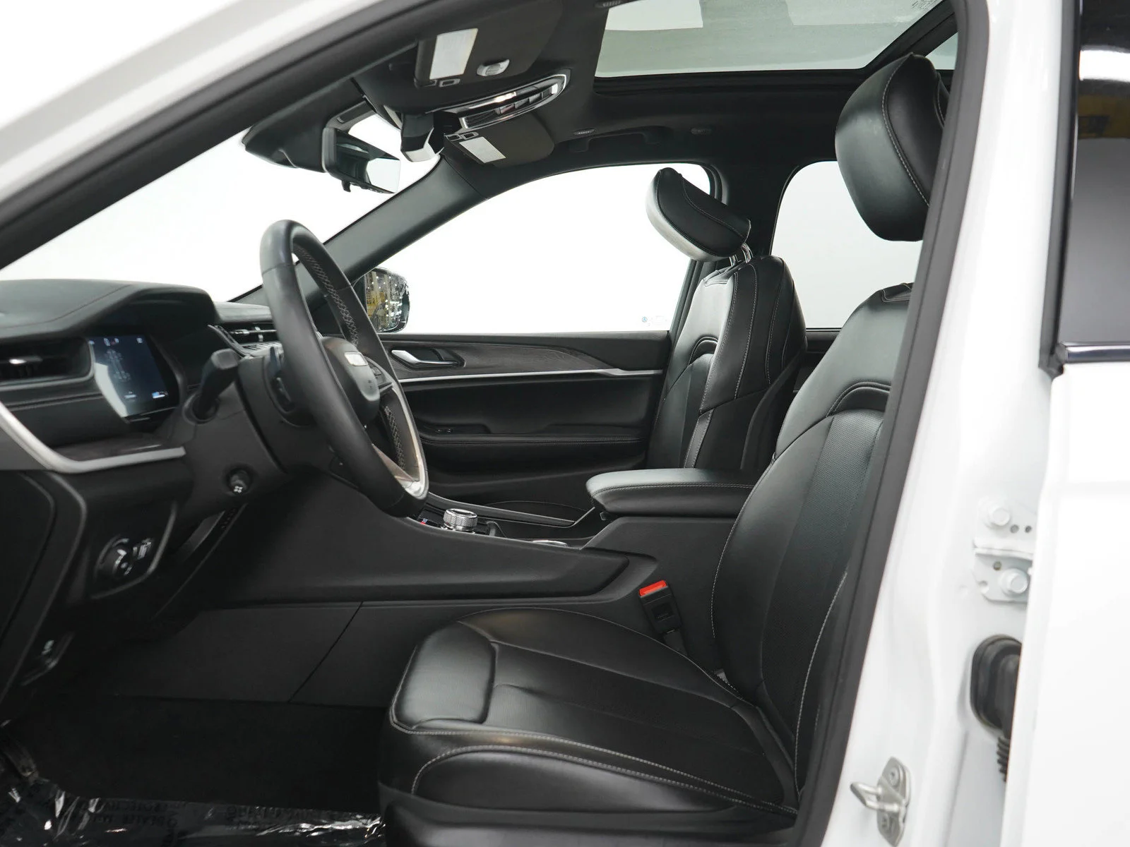 Used 2024 Bright White Clearcoat Jeep Limited image 24
