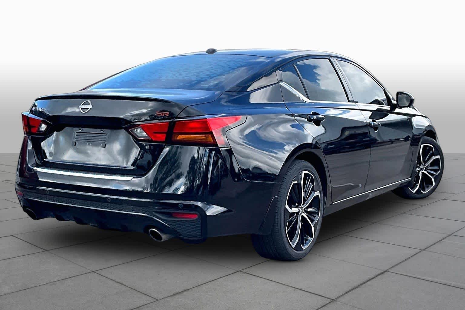 Used 2023 Super Black Nissan 2.5 SR image 12