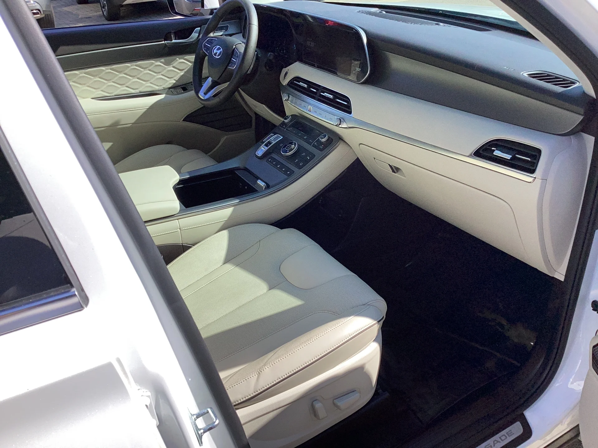 Used 2021 Hyper White Hyundai Calligraphy image 13