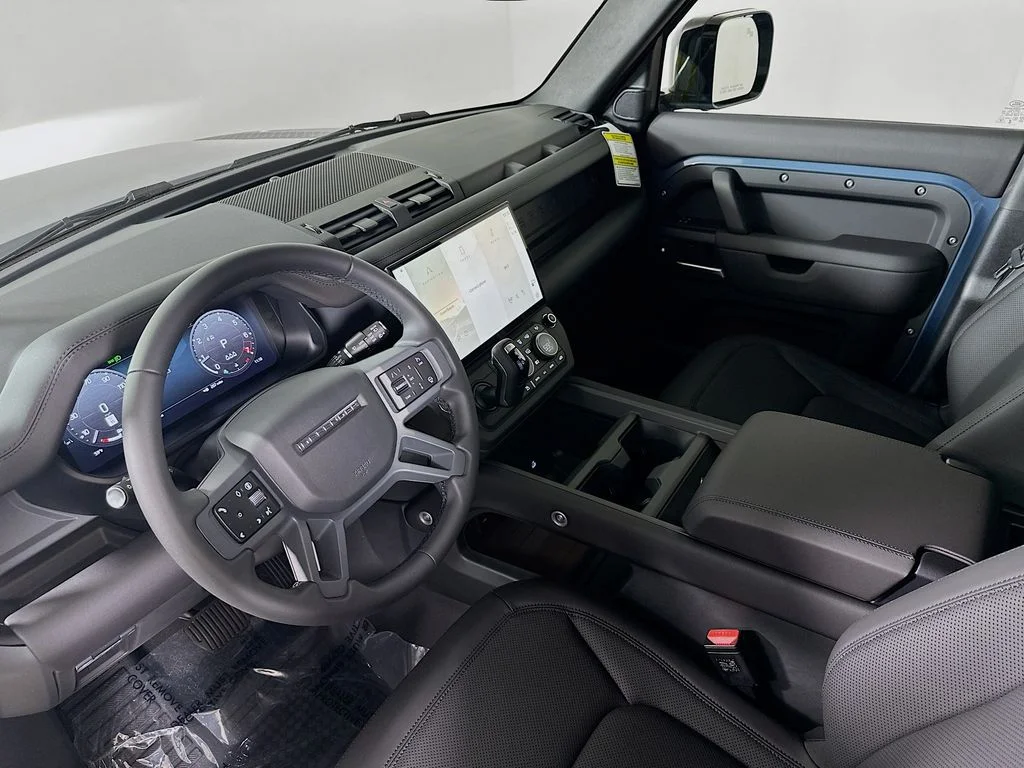 New 2026 Tasman Blue Metallic Land Rover S image 10