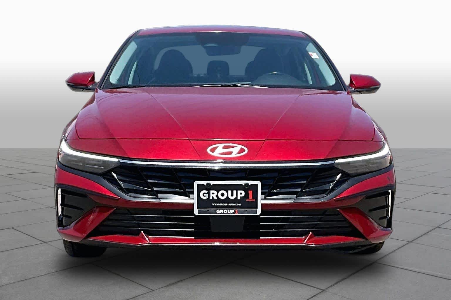 Used 2025 Ultimate Red Hyundai Limited image 4