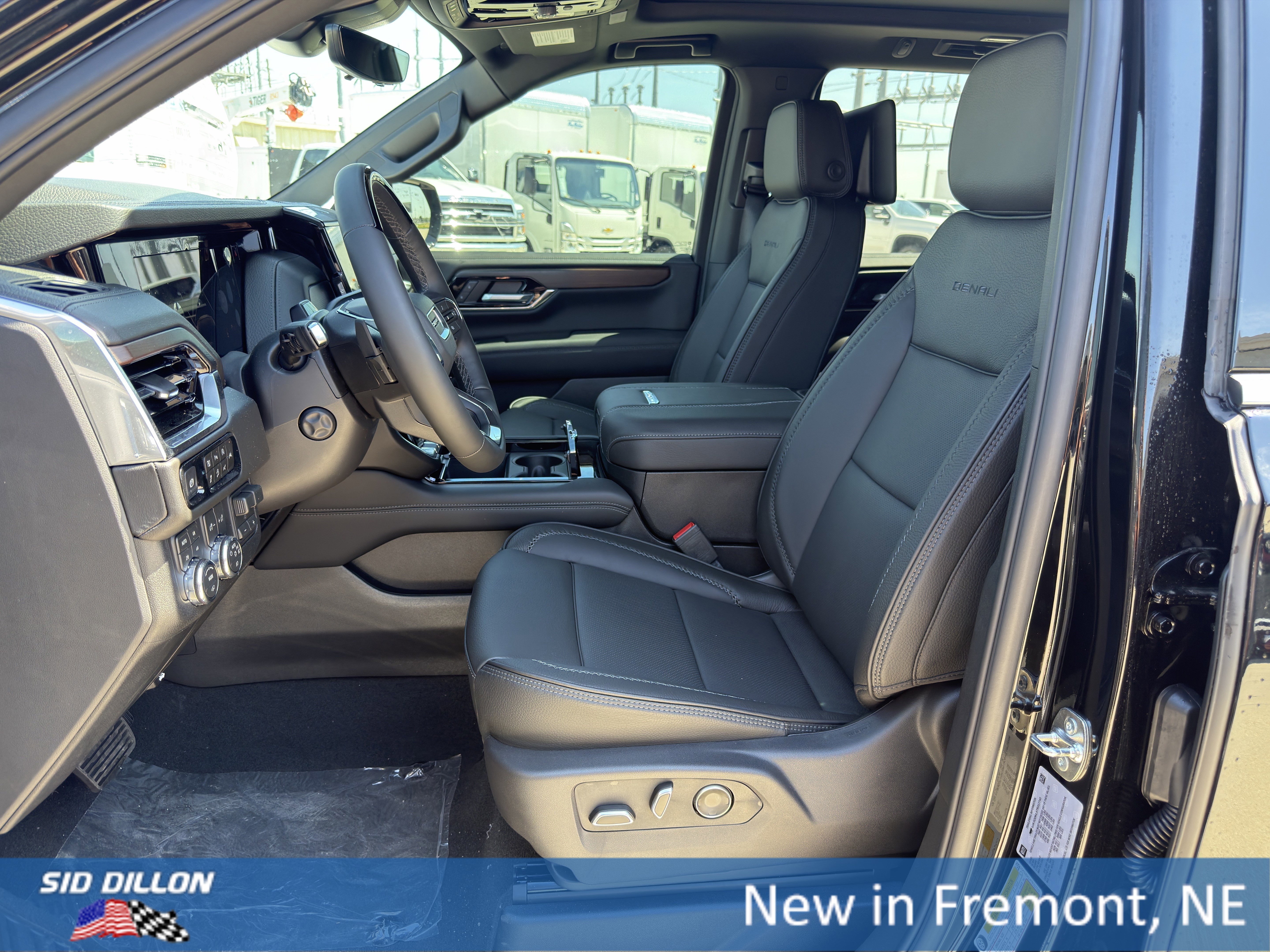 2026 GMC Yukon Denali - Photo 17