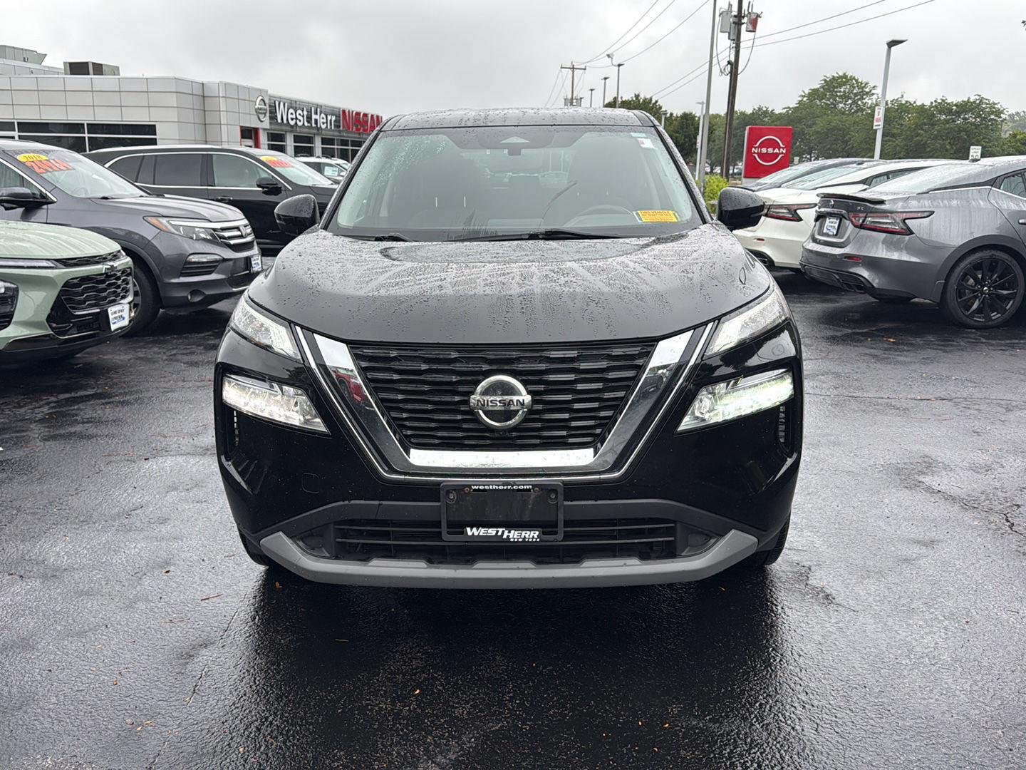 Used 2021 Super Black Nissan SV image 2
