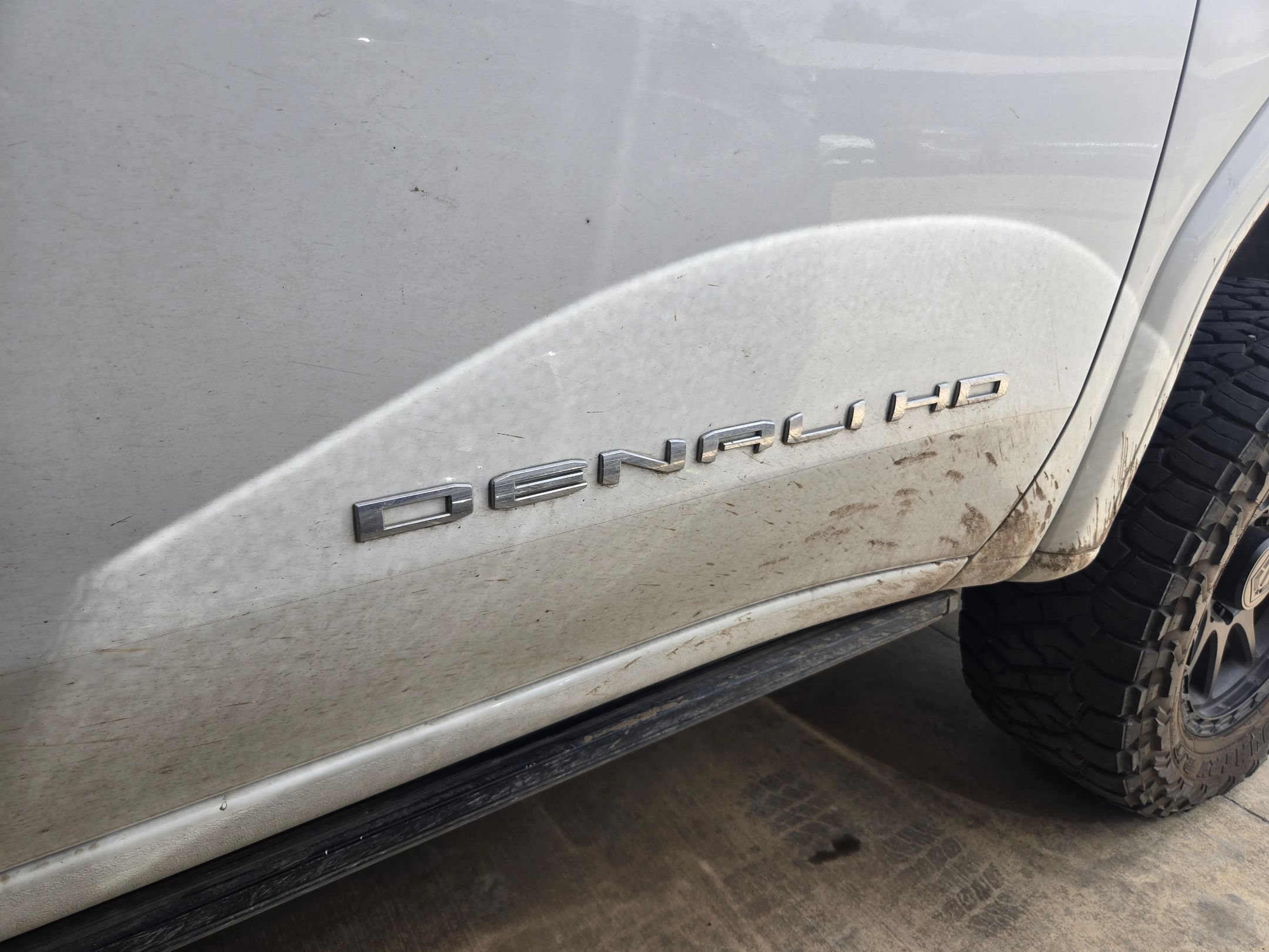 Used 2024 Summit White GMC Denali Ultimate image 8