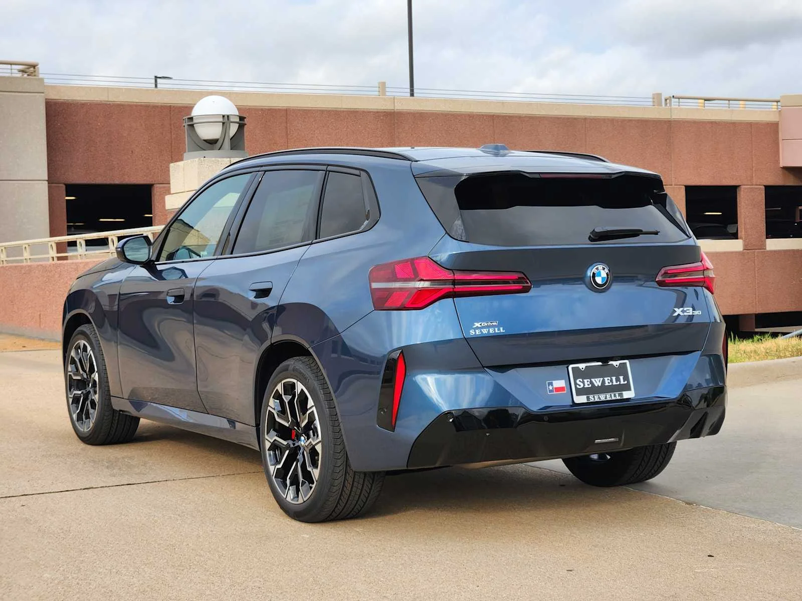New 2026 Arctic Race Blue metallic BMW 30 xDrive image 3