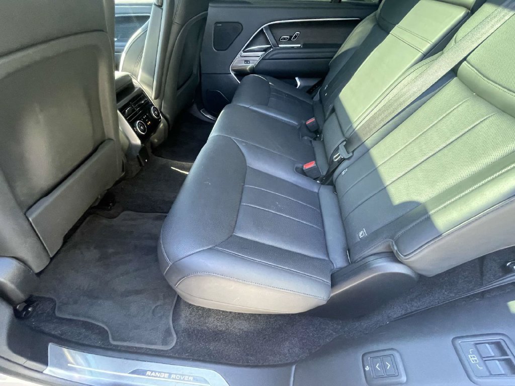 2025 Land Rover Range Rover SE - Photo 11