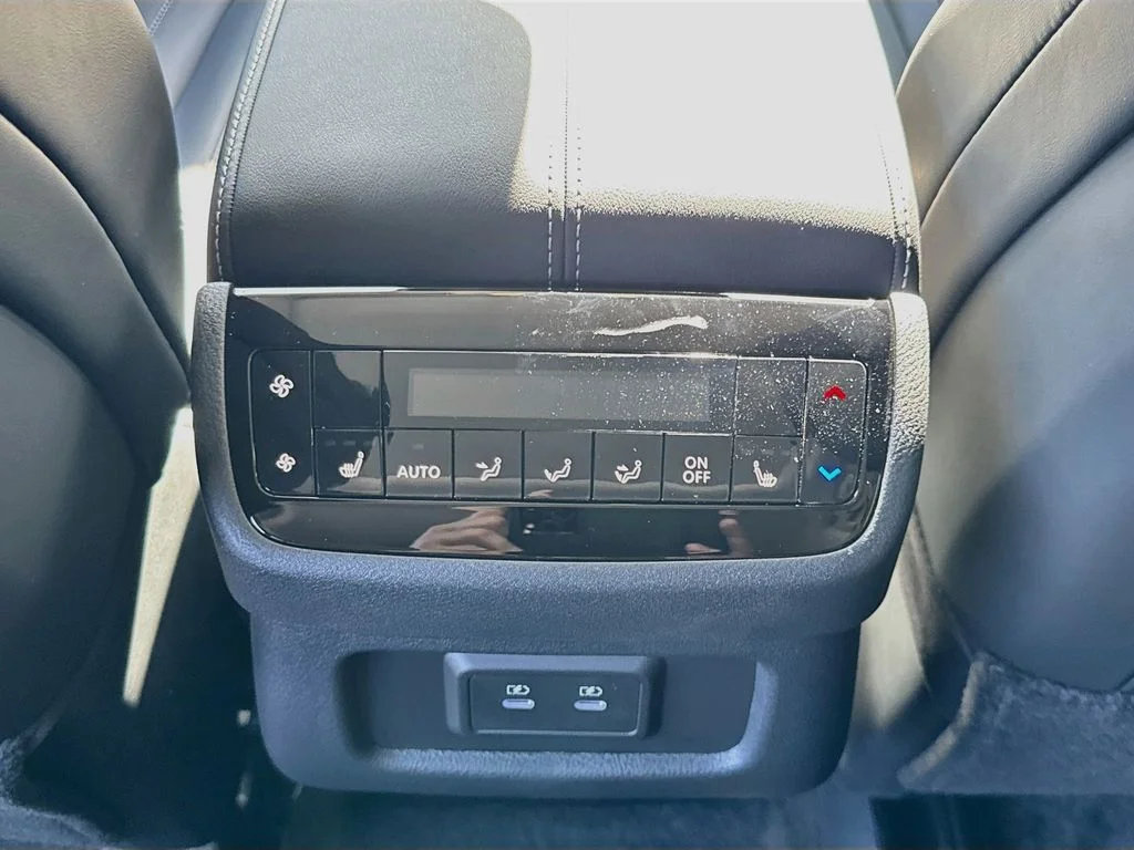 New 2027 MINERAL BLACK INFINITI Luxe FWD image 26