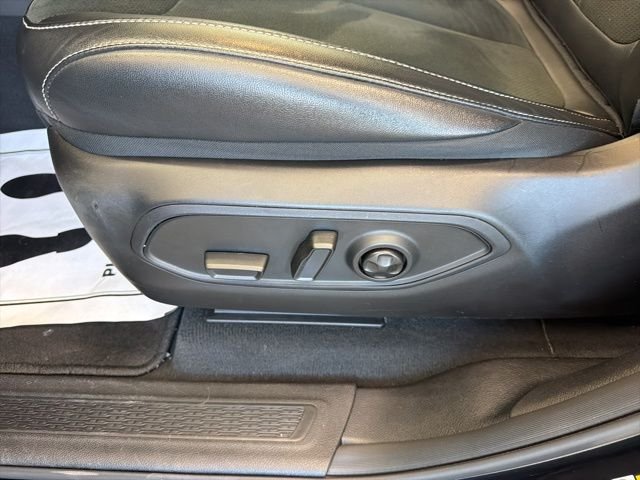 Used 2025 Black Jeep Altitude image 15