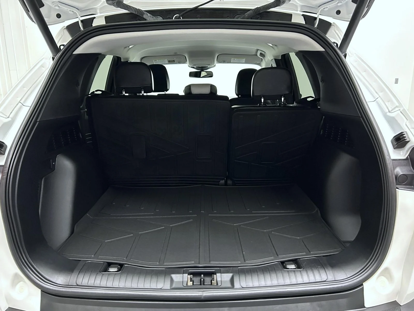 Used 2023 White Ford Platinum image 21