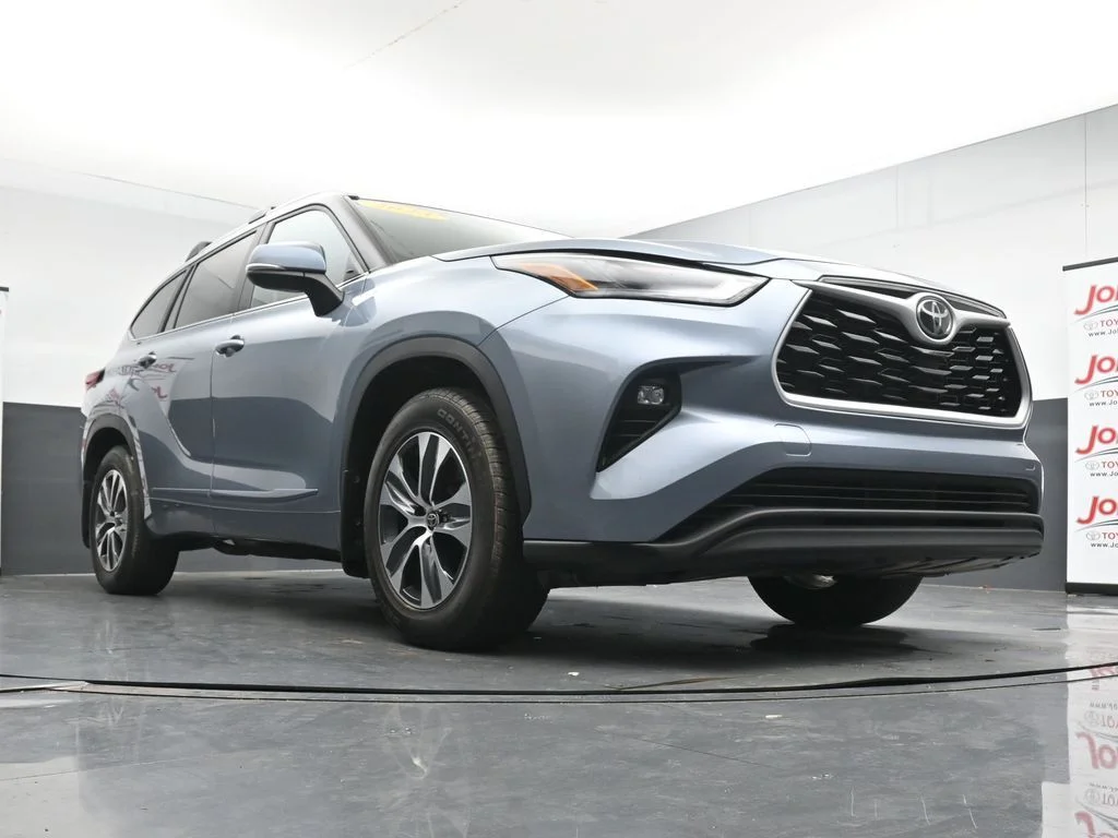 Used 2023  Toyota XLE image 36