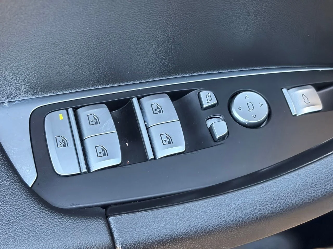 Used 2020 Glacier Silver Metallic BMW sDrive30i image 19