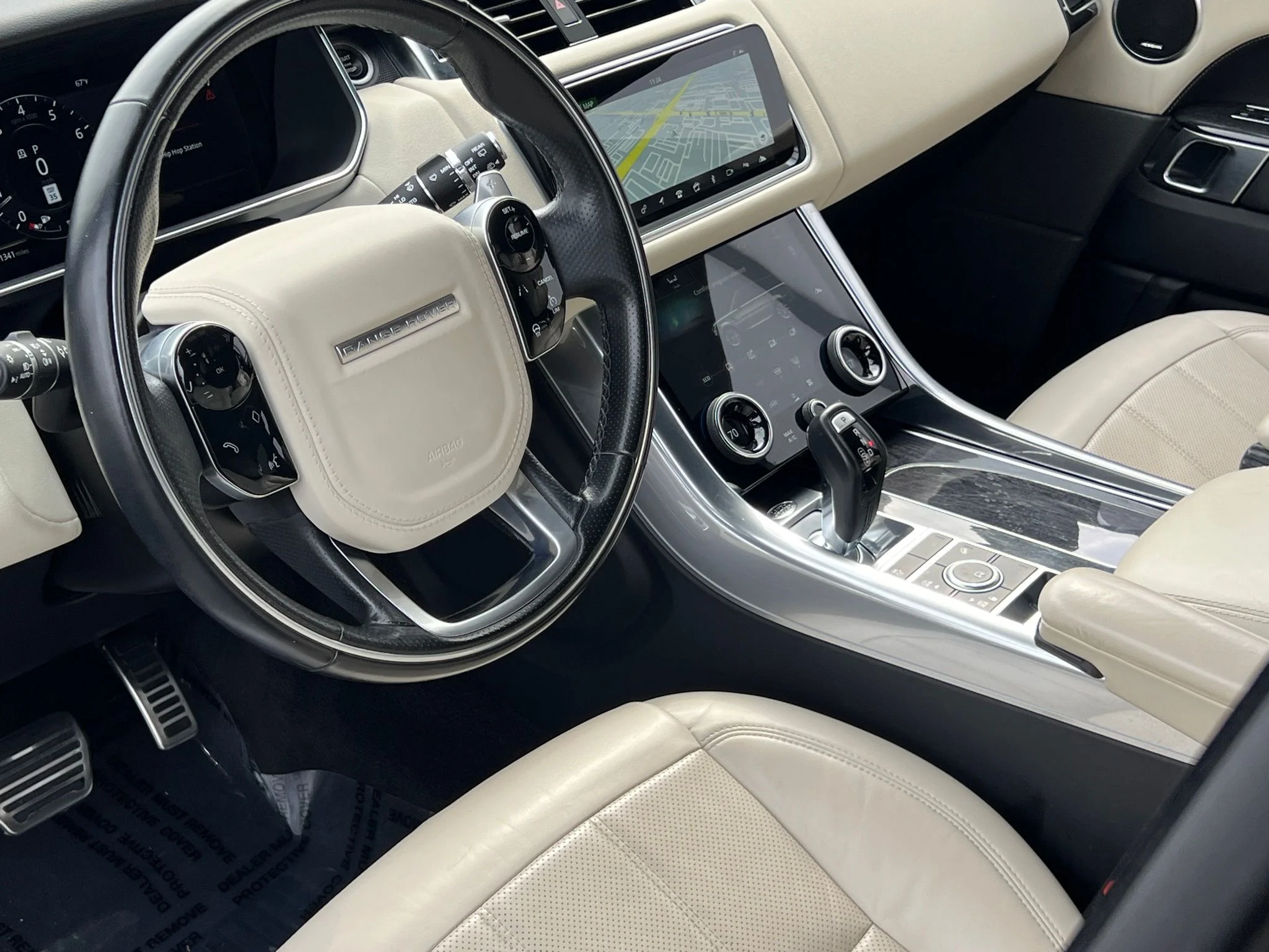 Used 2021  Land Rover HSE Silver Edition image 2