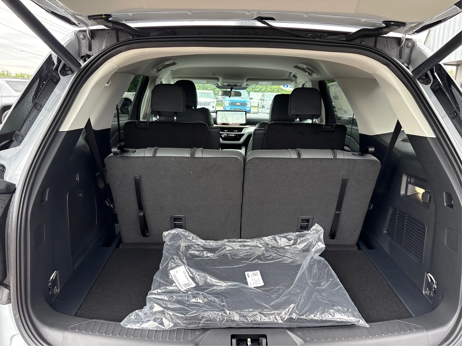 New 2026 Space White Metallic Ford Active image 11