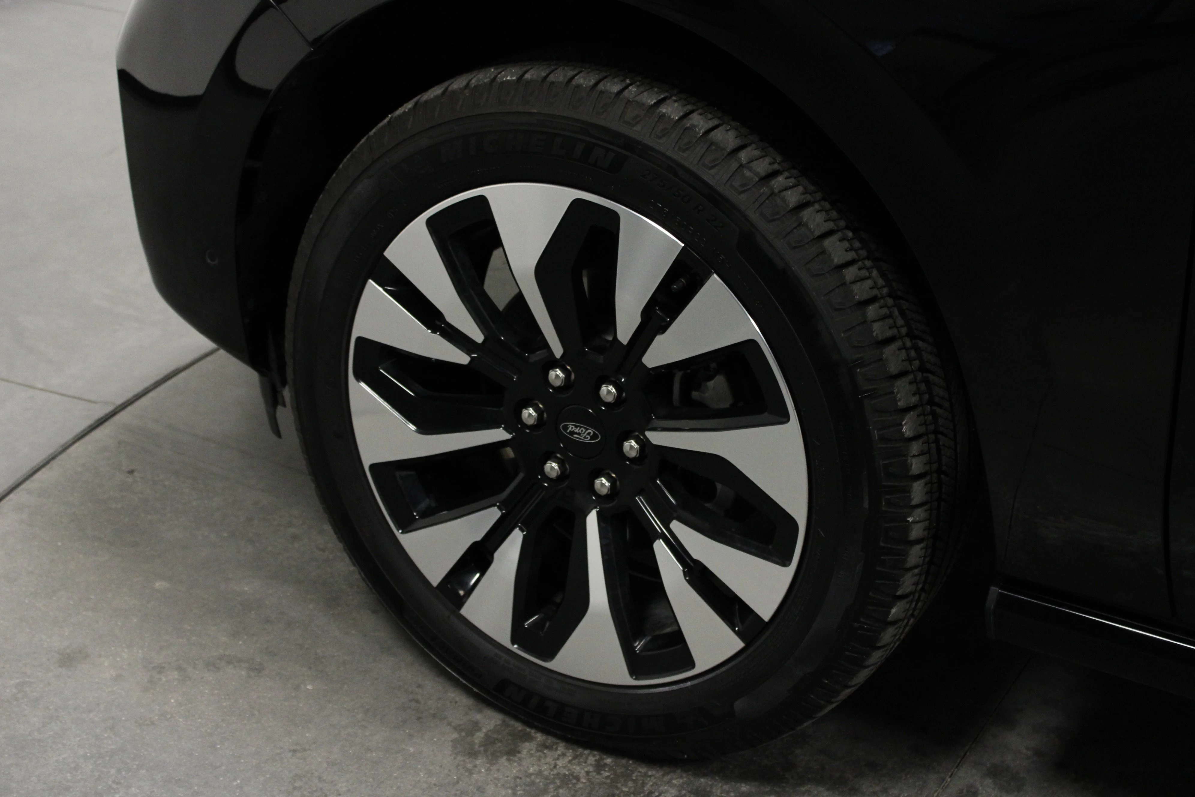 Used 2025 Black Metallic Ford Platinum image 10