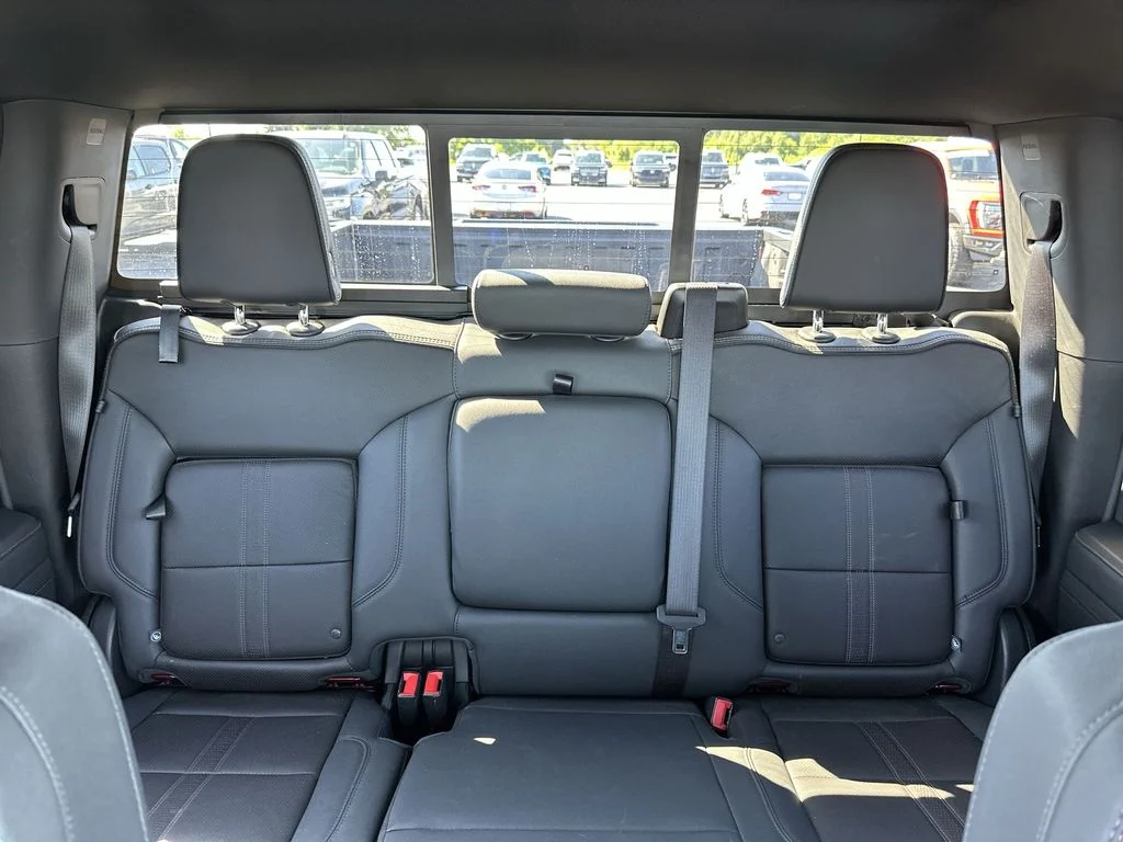 Used 2023 Red Chevrolet High Country image 13