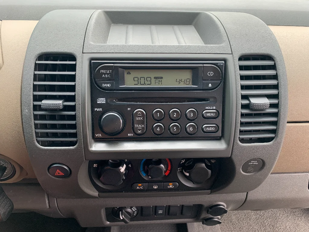 Used 2007 Avalanche Nissan S image 16