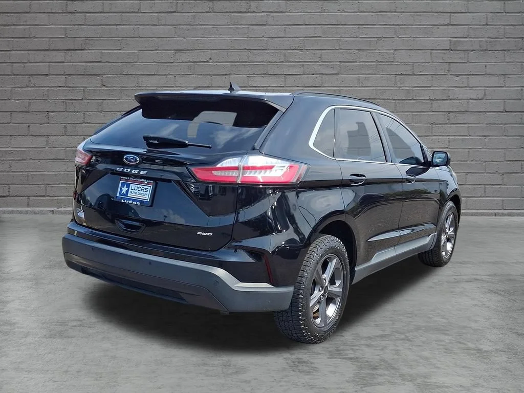 Used 2022 Black Ford SEL image 11