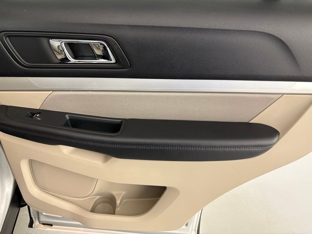 Used 2018 Silver Ford Base image 38