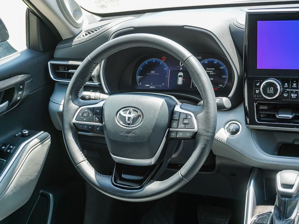 Used 2024  Toyota Limited image 16