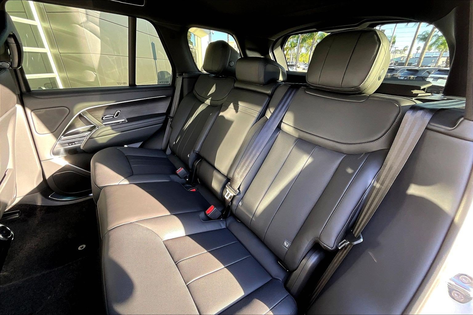New 2027 Fuji White Land Rover SE image 10