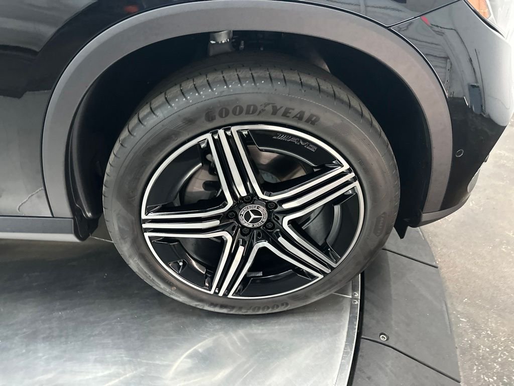 New 2026 Black Mercedes-Benz GLC 300 image 9