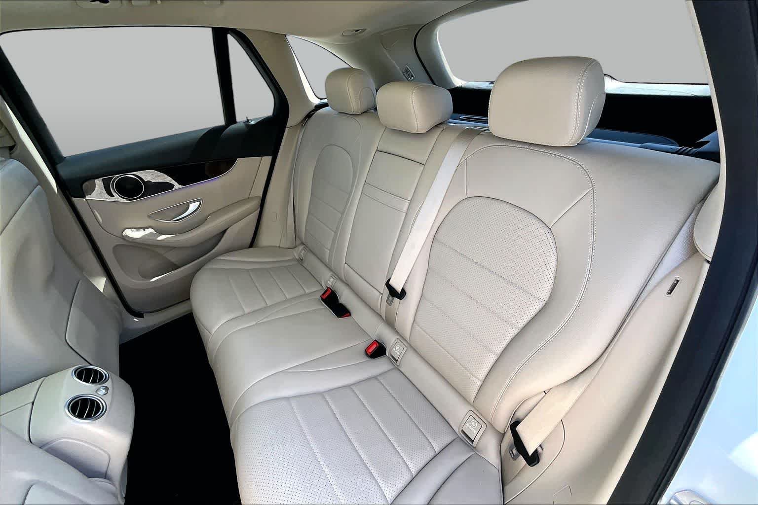 Used 2021 Polar White Mercedes-Benz GLC 300 image 38