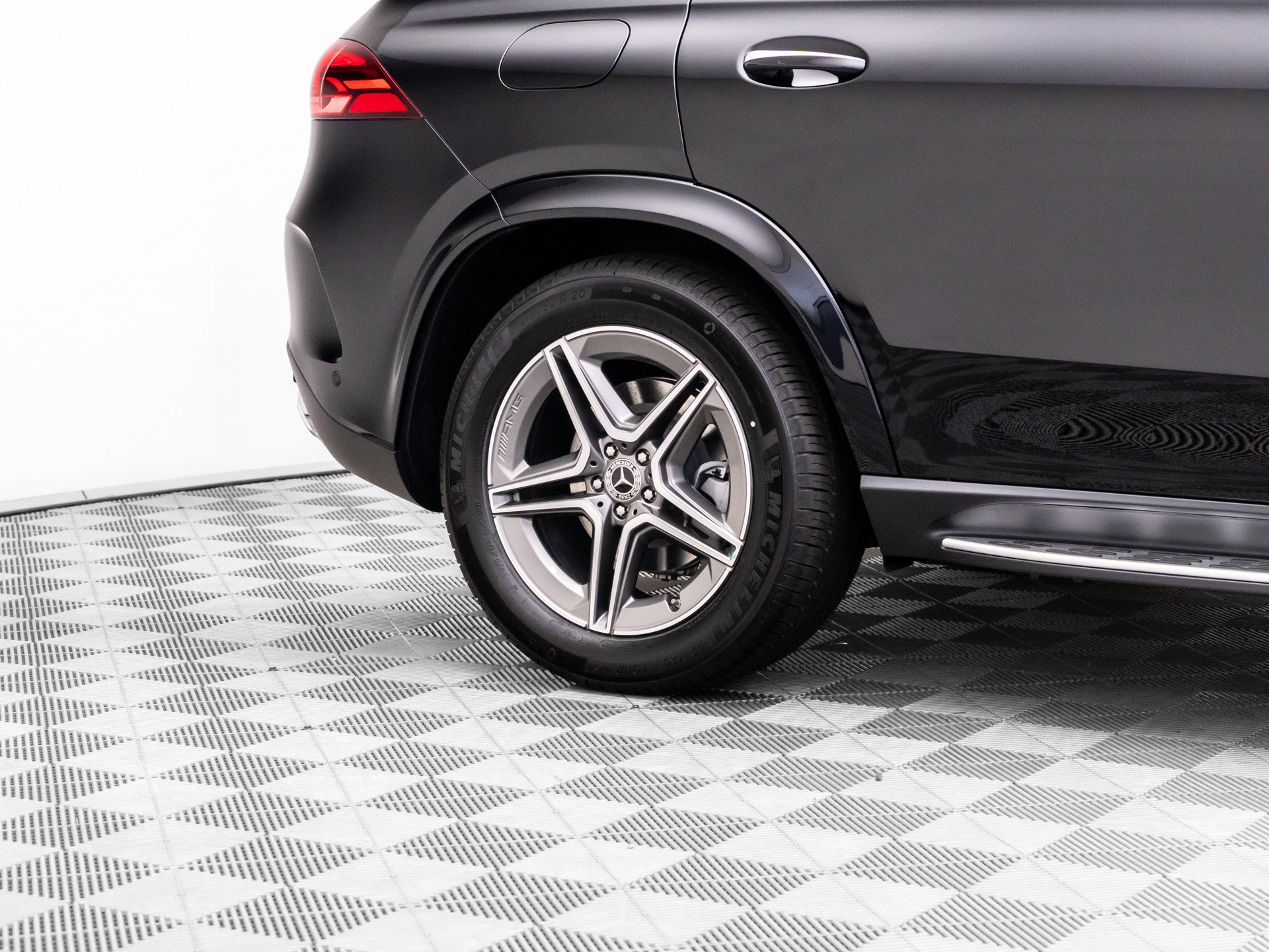 New 2026 Black Mercedes-Benz GLE 450 image 81