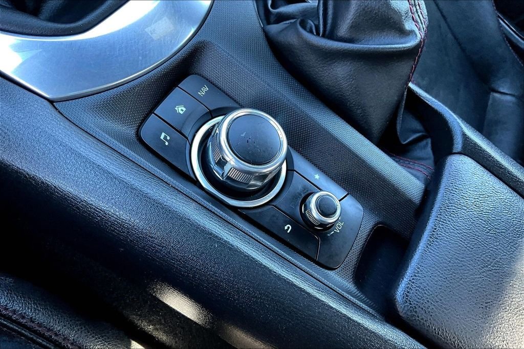Used 2016 White Mazda Grand Touring image 12