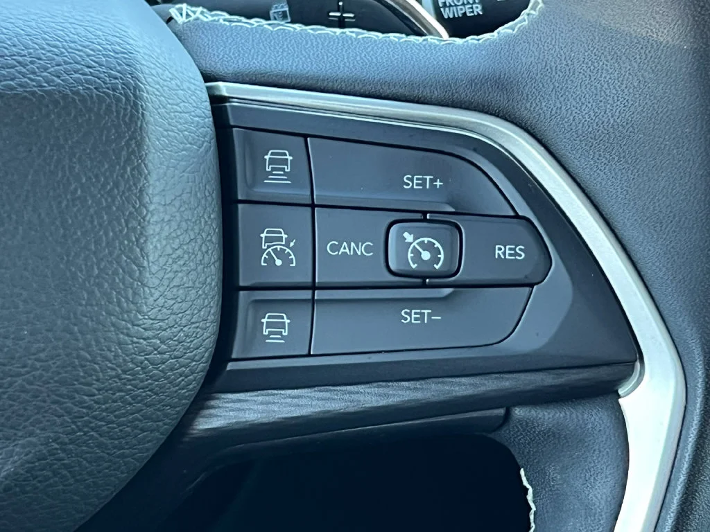 Used 2023 Black Jeep Laredo image 21