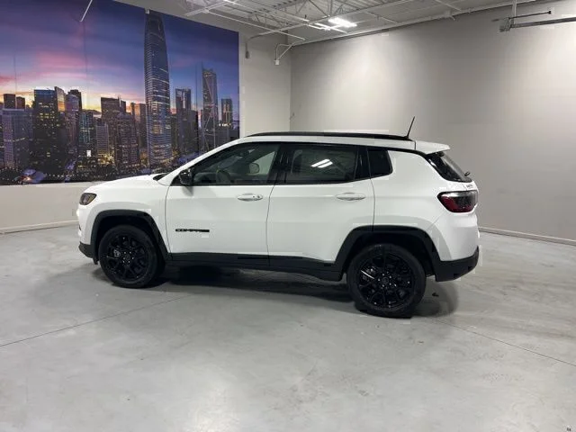 New 2026 Bright White Clear-Coat Exterior Paint Jeep Latitude image 4