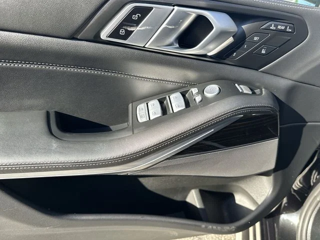 Used 2025 Black BMW xDrive40i image 15