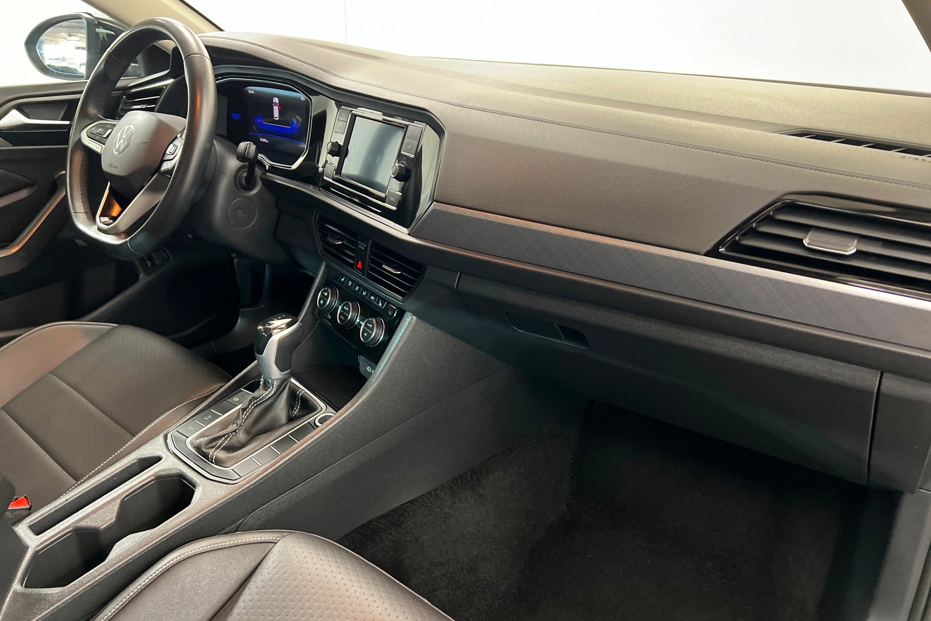 2024 Volkswagen Jetta SE - Photo 24