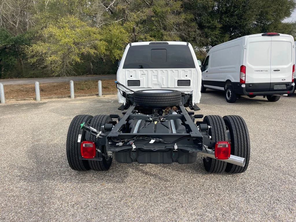 2026 Ford F-450 Super Duty Chassis Cab XL - Photo 11