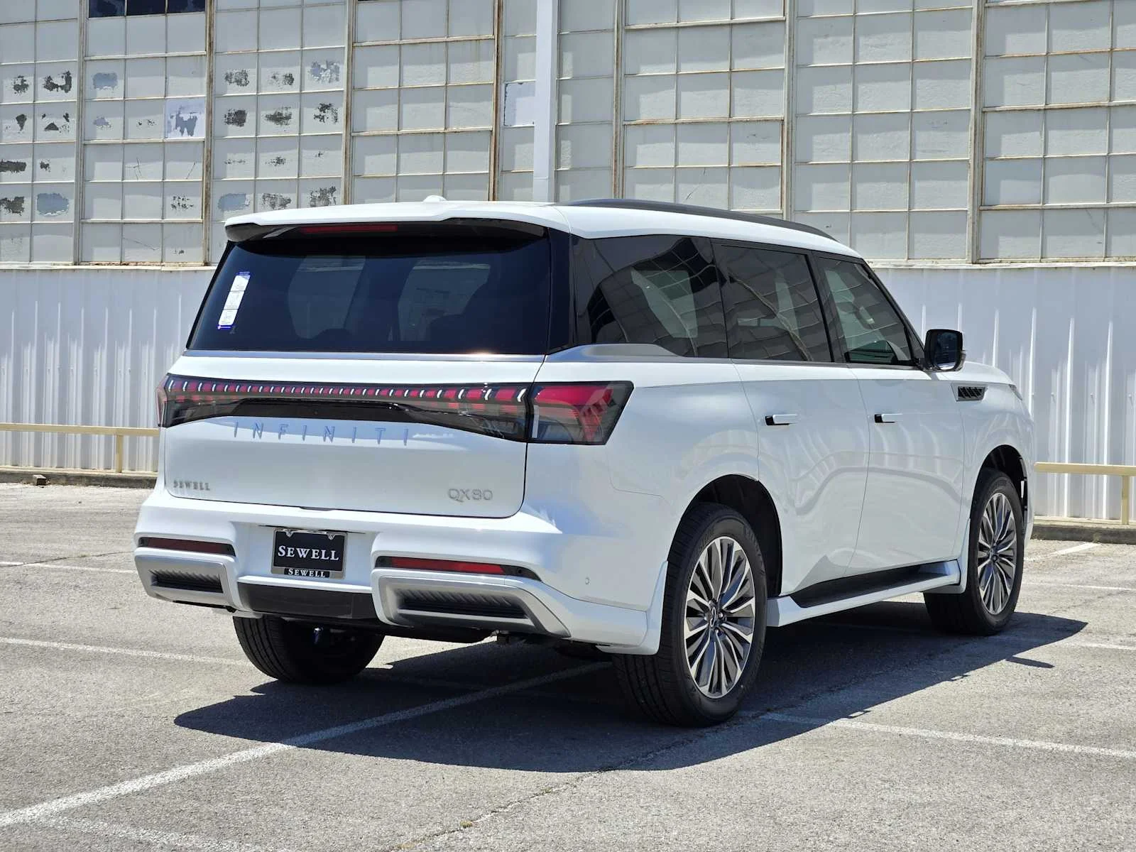 New 2026 RADIANT WHITE INFINITI Luxe 2WD image 4
