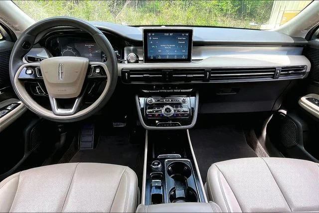 Used 2022 Red Lincoln Standard image 7