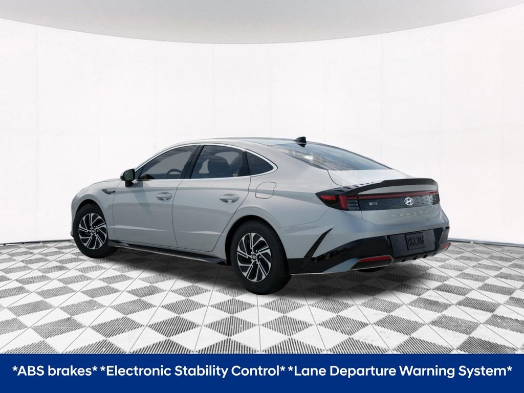 Used 2026 White Hyundai Blue image 7