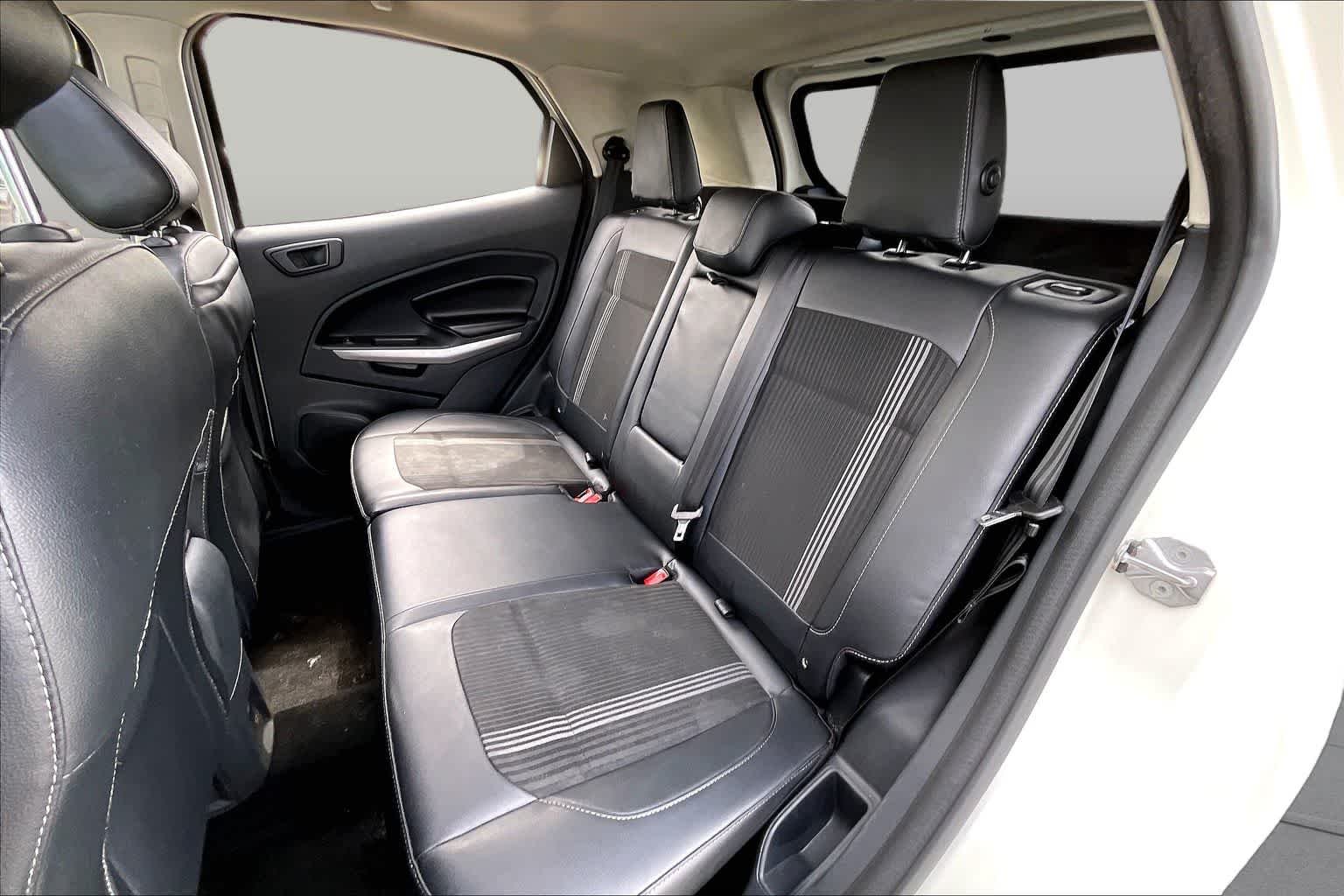 Used 2019 Diamond White Ford SES image 20