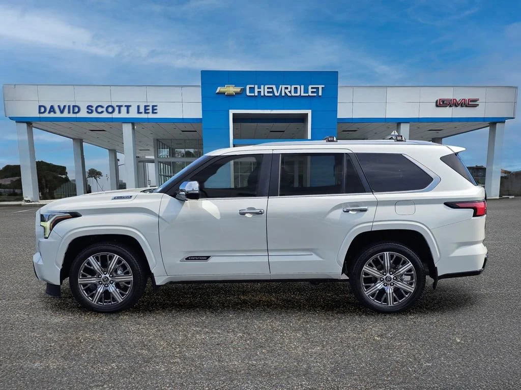 Used 2024  Toyota SR5 image 14