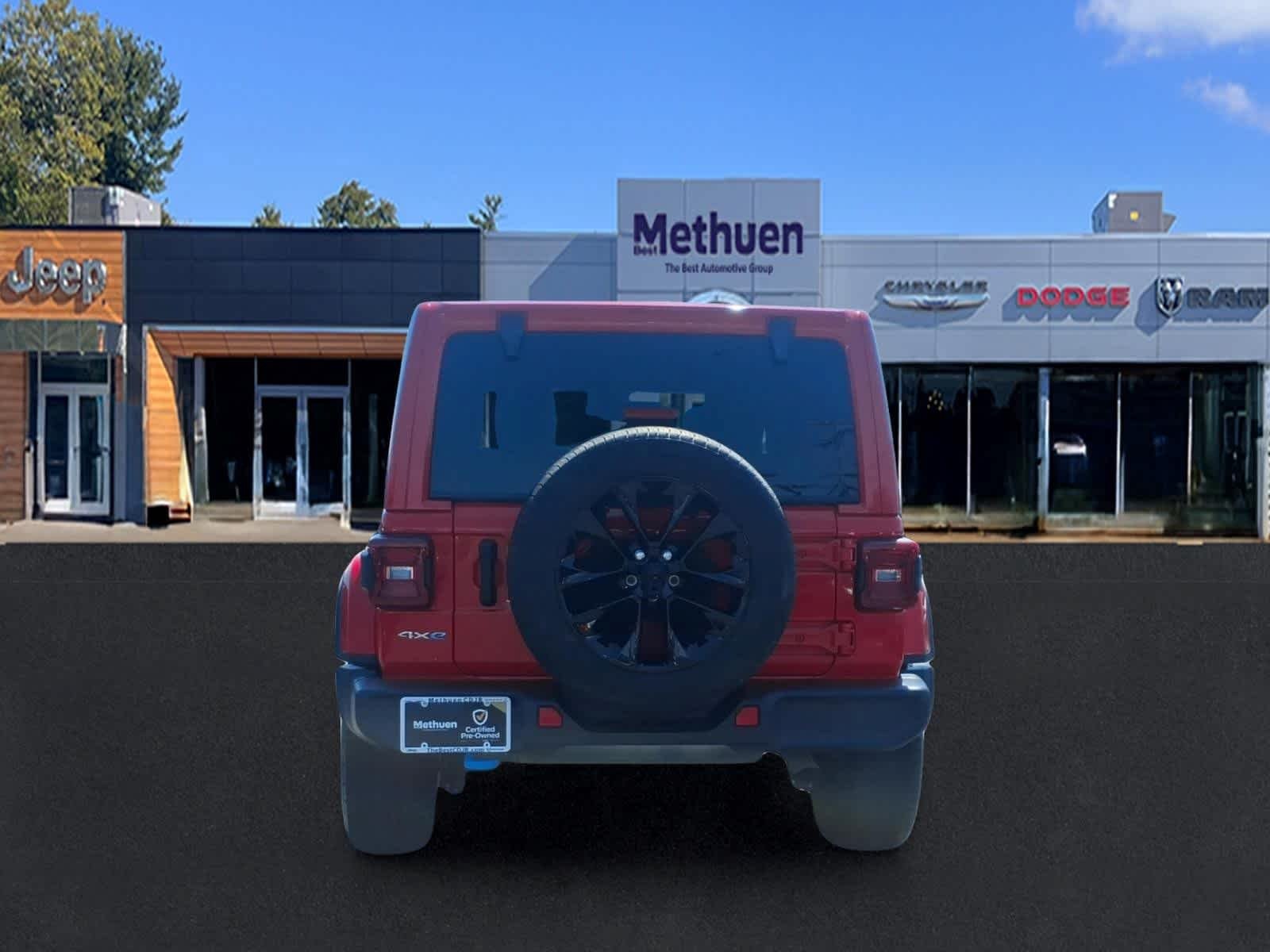 Used 2024 Firecracker Red Clearcoat Jeep Sahara image 5